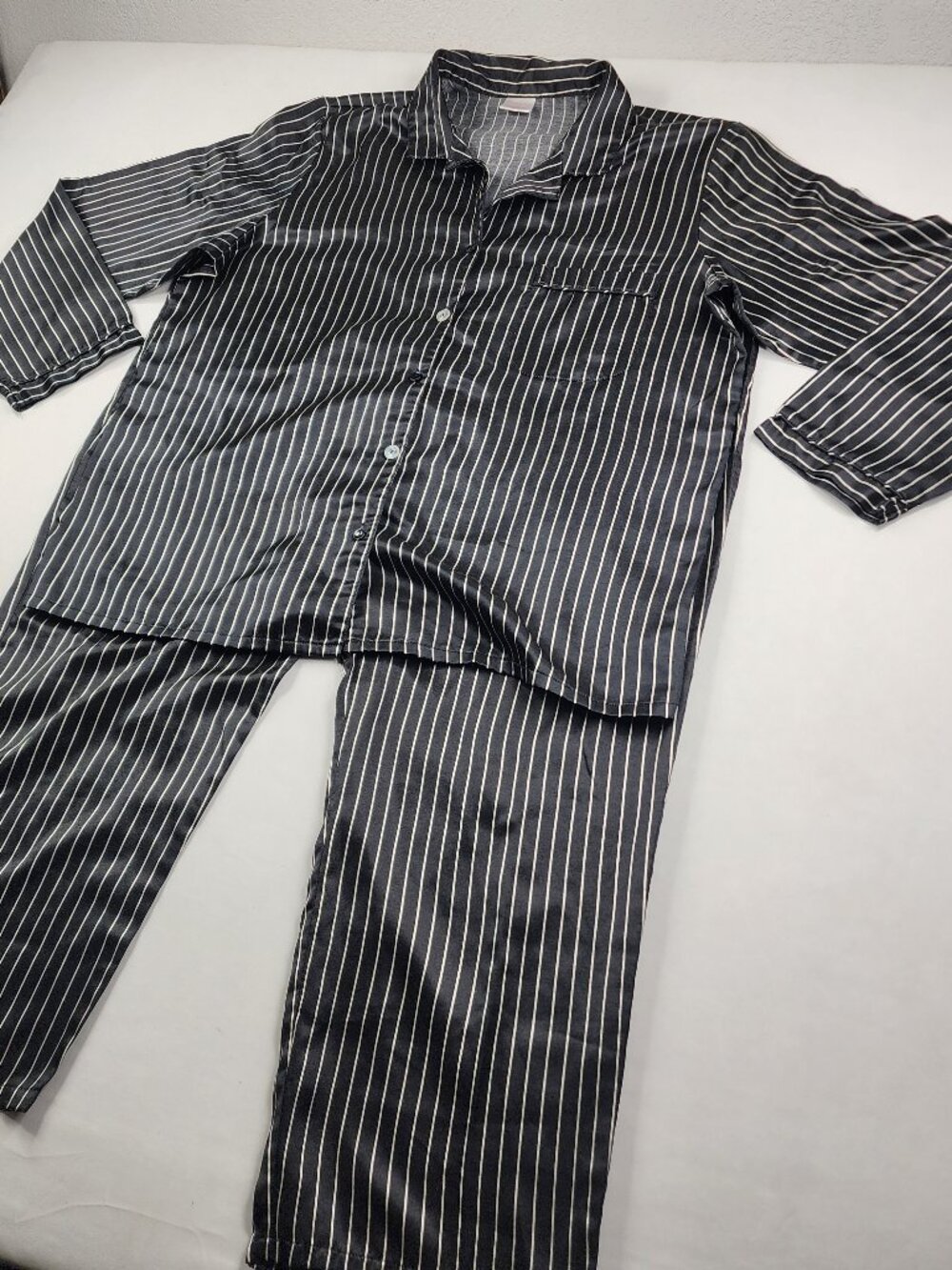 Enchanting Woman's Large Black and White Striped Pajamas 2 Pc Set Long Sleeve
